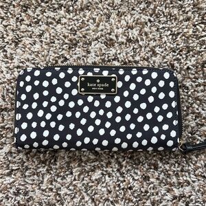 Like new Kate Spade New York wallet with dust bag